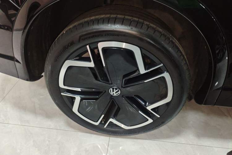 Used Volkswagen Tiguan L 2024 PRO 330TSI Two-Wheel Drive R-Line Prestige Edition
