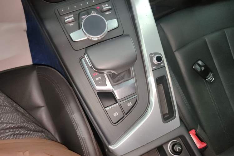 Used Audi A4L 2019 40 TFSI Fashion Edition China VI Emission Standard