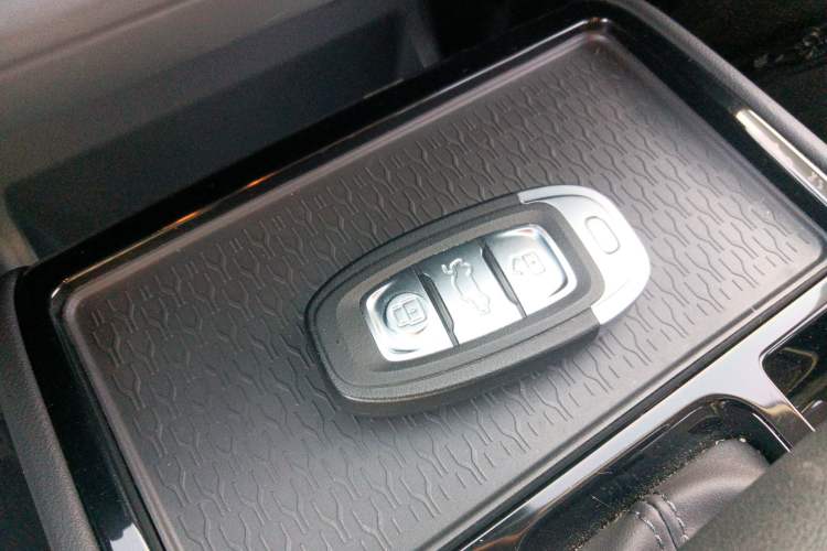 Used Hongqi E-QM5 2024 450km Range Commuter Version
