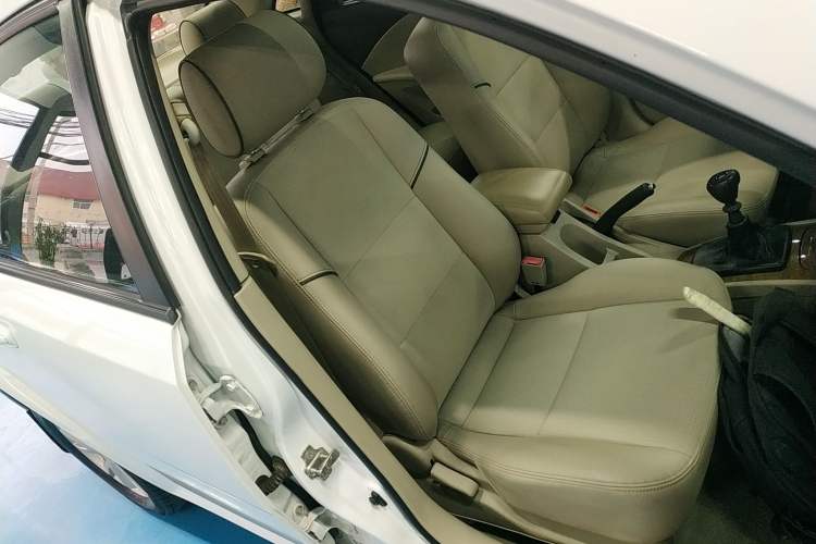 Used Buick Excelle 2015 1.5L Manual Classic Trim
