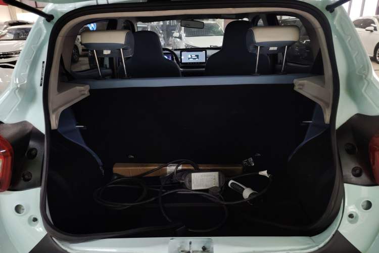 Used Dongfeng NAMMI BOX 2022 Revised Light Wind Edition 201 km Standard Version
