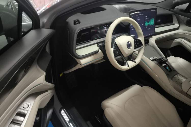 Used Denza N7 2023 with Ultra-Long Range
