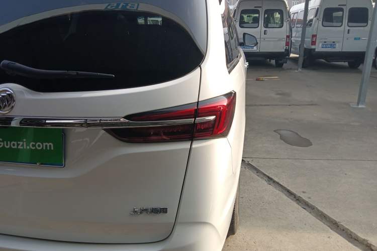 Used Buick GL8 2023 Facelifted Land Cruiser Executive Luxury Version