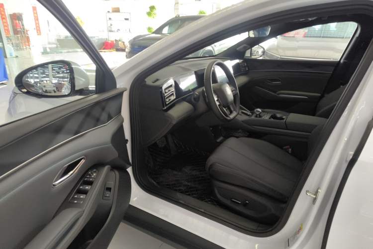 Used BYD Qin L 2025 DM-i Smart Drive 120KM Superior Model