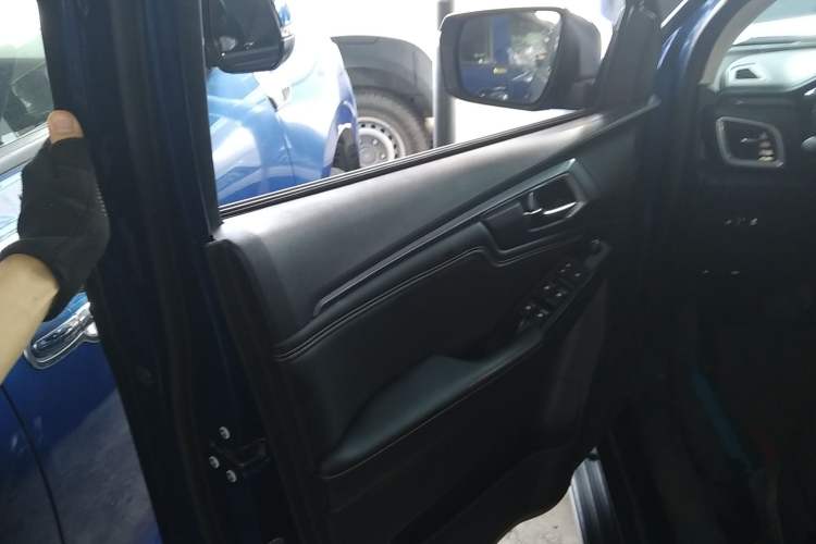 Used Isuzu D-MAX 2023 2.5T Automatic 4x4 Diesel Flagship Long Wheelbase Model
