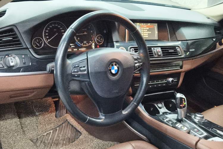 Used BMW 5 Series 2014 520Li Elegant Model
