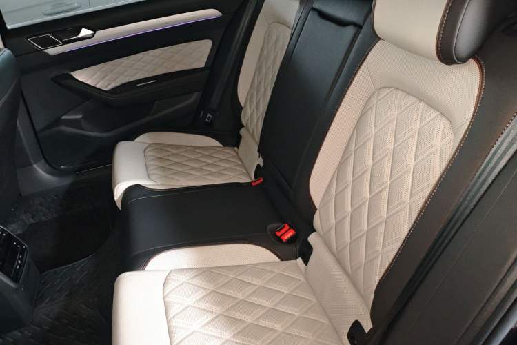 Used Volkswagen Magotan 2023 2 Million Units Commemorative Edition 330TSI DSG Luxury Version
