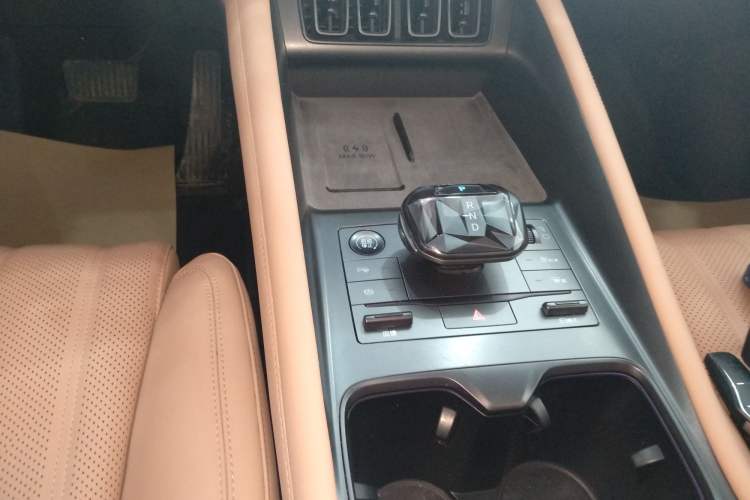 Used BYD Song L EV 2025 Intelligent Driving Version 662 km LiDAR Excellence Edition
