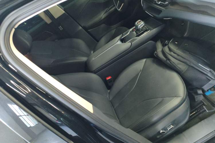 Used Hongqi E-QM5 2022 431 km Charge & Enjoy Edition