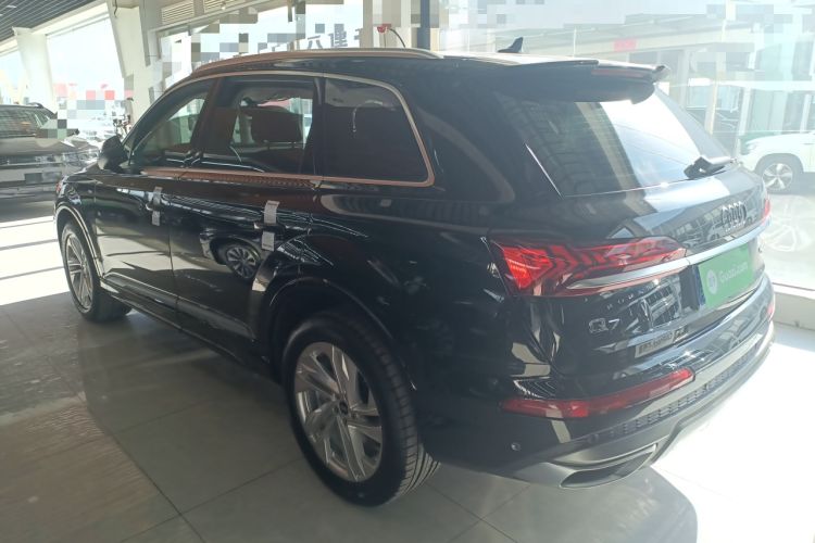 Used Audi Q7 2023 45 TFSI quattro S line Sport model
