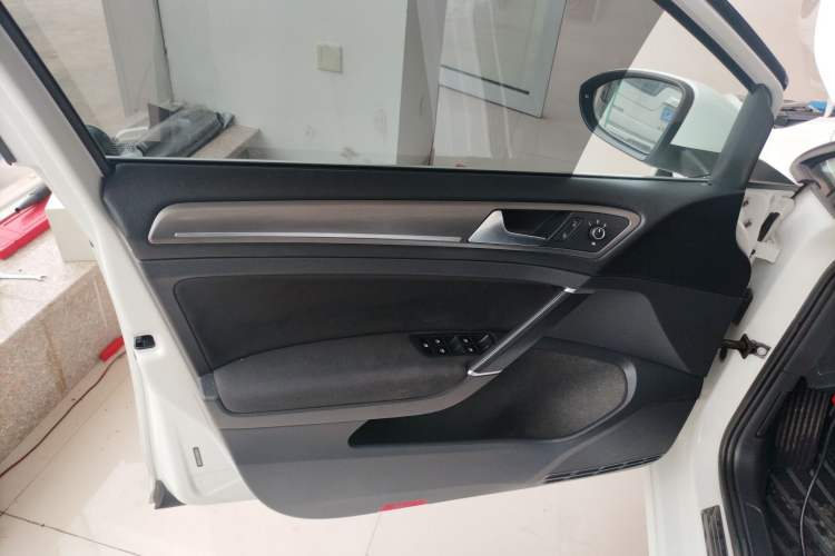 Used Volkswagen Golf 2016 230TSI Automatic Comfort Version
