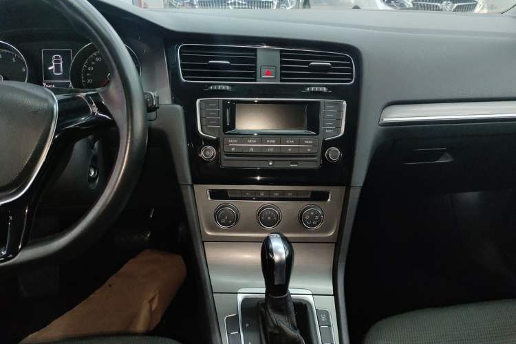 Used Volkswagen Golf 2015 1.4TSI Automatic Comfort Model
