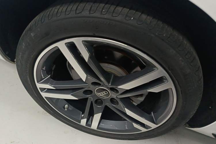 Used Audi A4L 2022 40 TFSI Luxury Dynamic Model