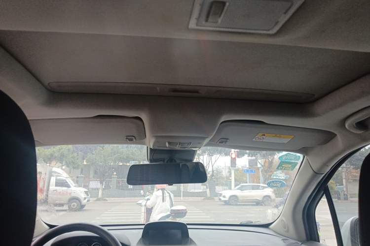 Used Buick Encore 2015 1.4T Automatic Two-Wheel Drive Urban Elite Version
