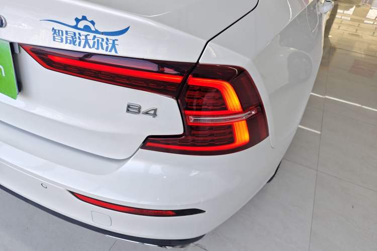 Used Volvo S60 2022 B4 Zhiyuan Luxury Edition