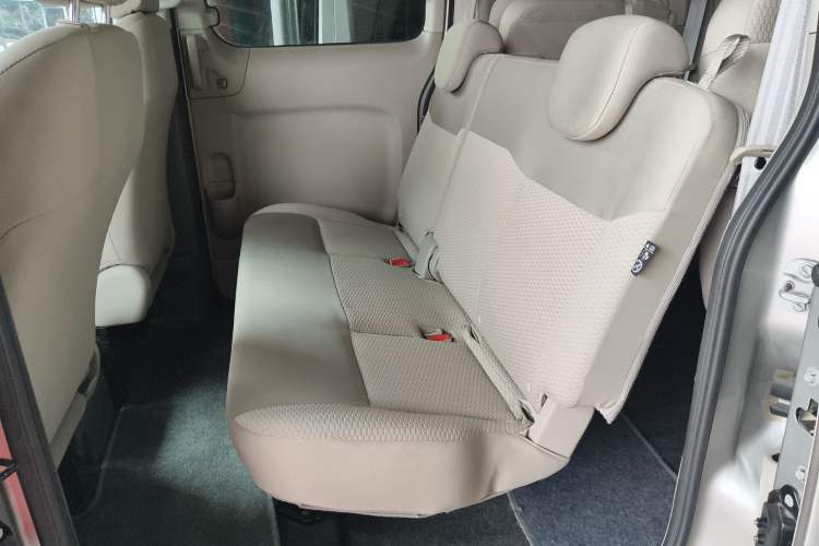 Used Nissan NV200 2016 Revised Version 1.6L CVT Luxury Edition
