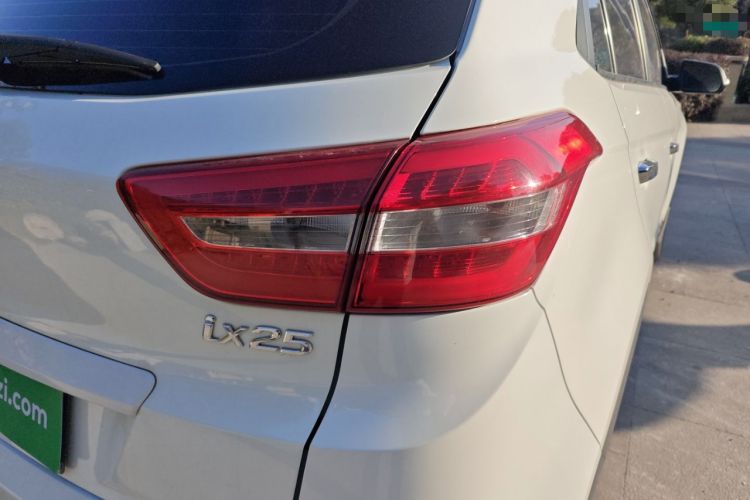 Used Hyundai ix25 2015 1.6L Automatic Two-Wheel-Drive Deluxe DLX Model