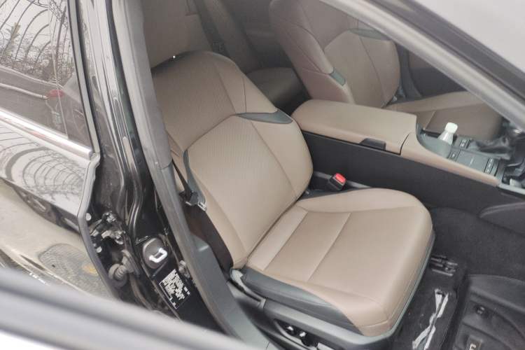 Used Lexus ES 2021 300h Deluxe Edition
