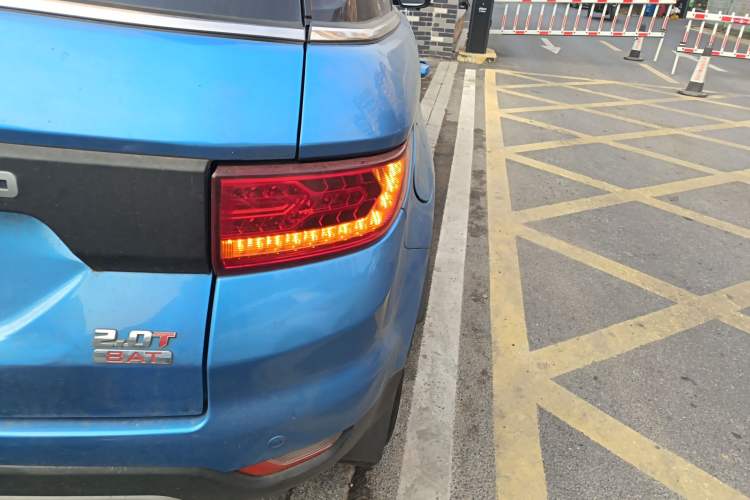 Used Land X7 2015 2.0T Panoramic Luxury Edition
