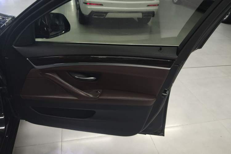 Used BMW 5 Series 2014 525Li Luxury Design Package
