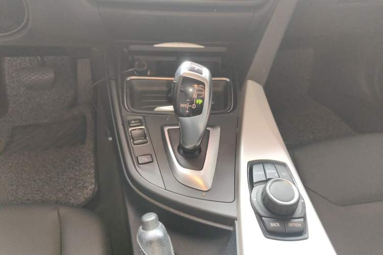 Used BMW 3 Series 2015 320i Fashion Model
