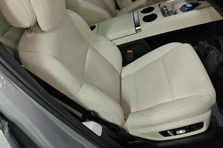 Used Li Auto L8 2023 Air model
