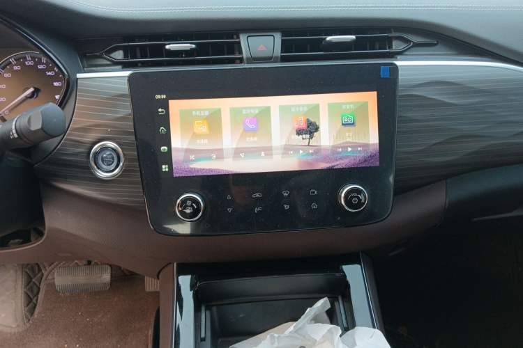 Used Dongfeng Ruichi 7 2023 2.3T Automatic Two-Wheel Drive Diesel Standard Version with Long Cargo Bed
