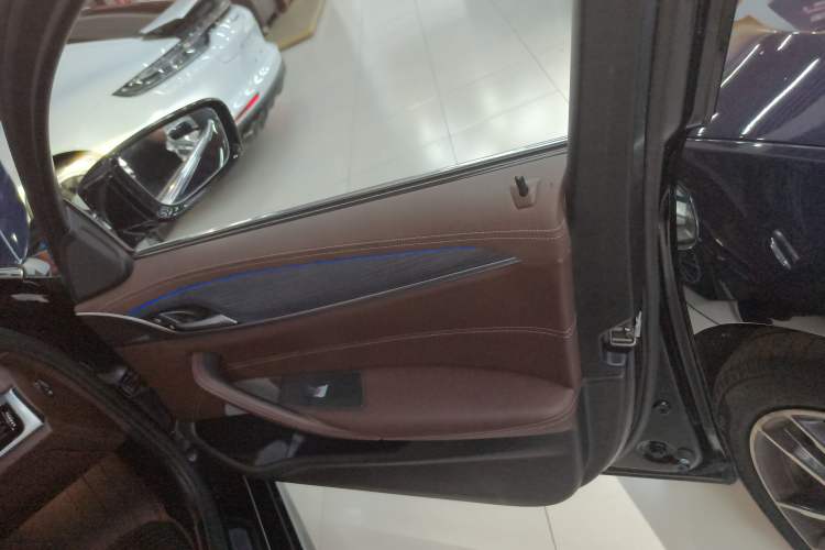 Used BMW 5 Series 2021 Facelifted 530Li Leading Edition M Sport Package
