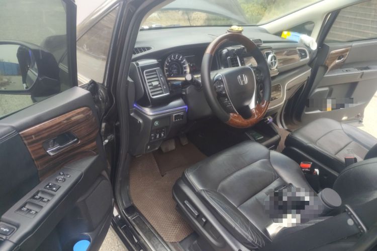 Used Honda Elysion 2016 2.4L Style Edition
