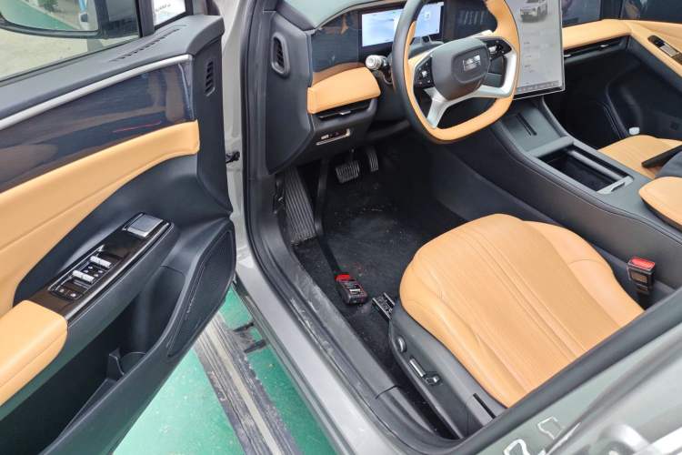 Used  L7 2023 1.5T 115 km Starship
