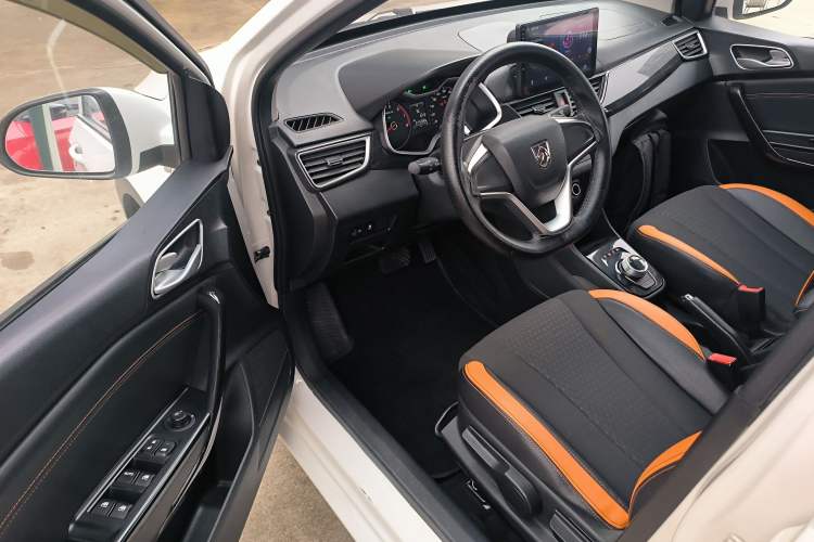 Used Baojun 310 2017 1.5L Automatic Fashion Model
