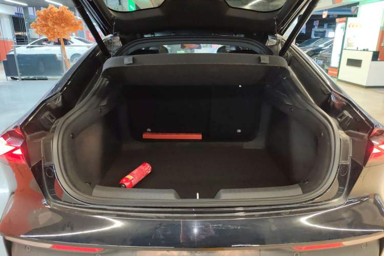 Used Changan UNI-V 2022 1.5T Prestige Version
