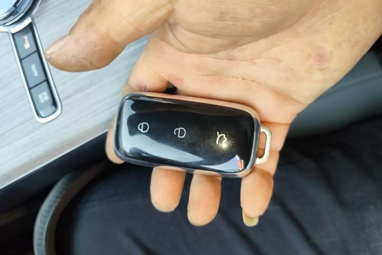 Used  E8 2024 550 km Range Rear-Wheel-Drive PRO