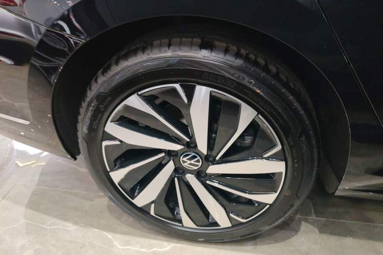 Used Volkswagen Passat 2025 Outstanding Model 380TSI Dragon Glory Edition
