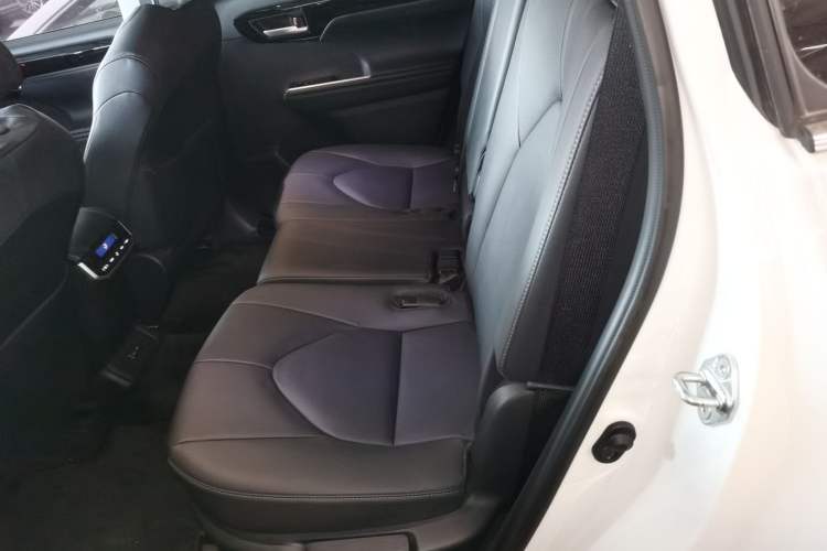 Used Toyota Highlander 2023 2.5L Smart Electric Hybrid Dual-Engine Four-Wheel Drive Prestige Version – 7 Seats
