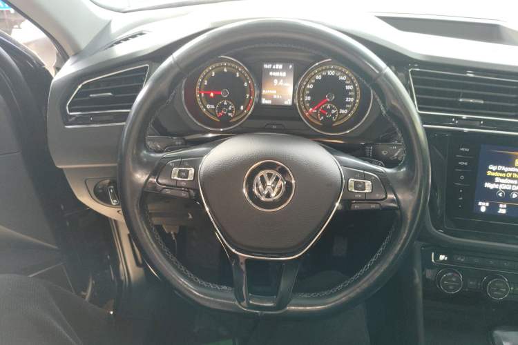 Used Volkswagen Tiguan L 2019 Revised 330TSI Automatic Two-Wheel Drive Smart & Luxury Edition China VI Standard
