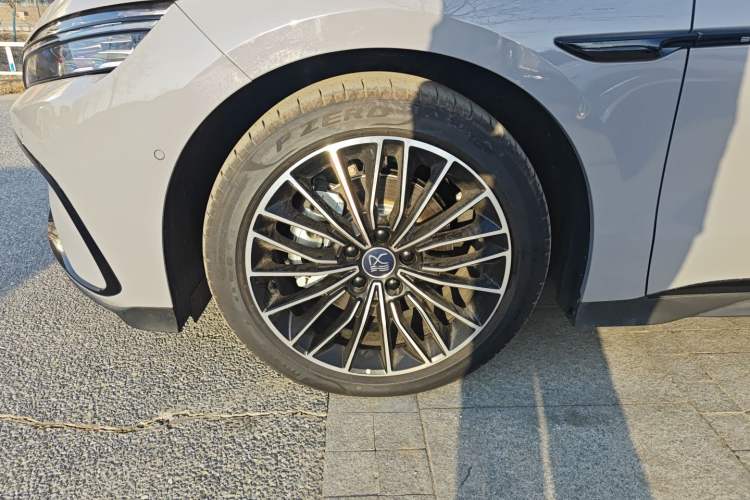 Used BYD Han 2025 DM-i Intelligent Driving Edition 125KM LiDAR Flagship Model
