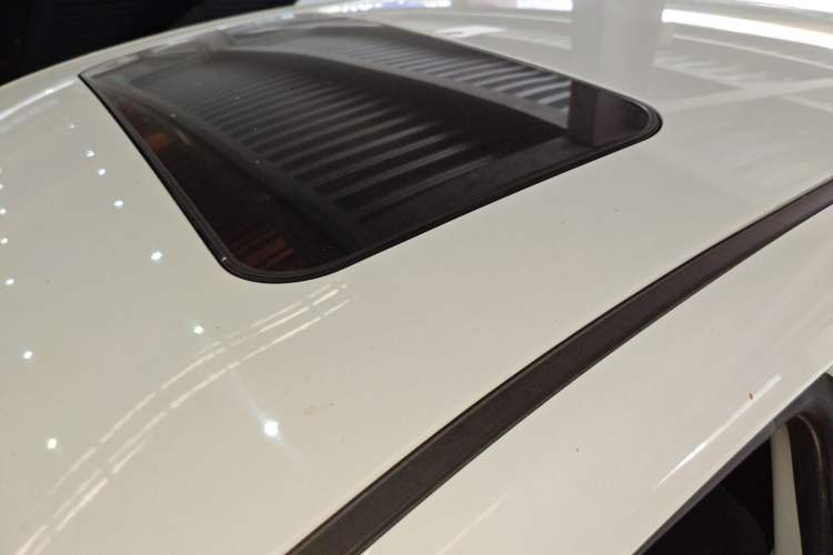 Used Roewe 350 2015 1.5L Automatic Luxury Sunroof Edition
