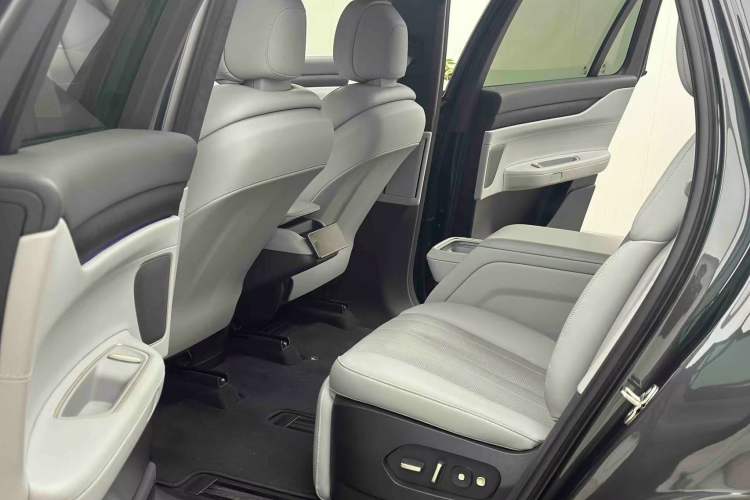 Used Nio ES8 2024 100kWh Signature Edition
