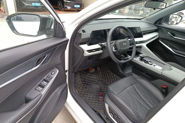 Used Changan CS75 PLUS 2024 3rd Generation Champion Edition 1.5T Intelligent Drive Dynamic Model
