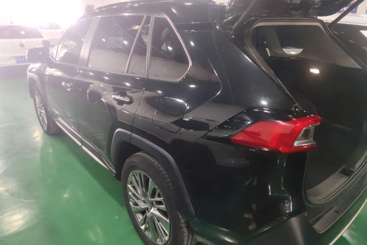 Used Toyota Wildlander 2023 2.0L CVT Two-Wheel Drive Prestige Version
