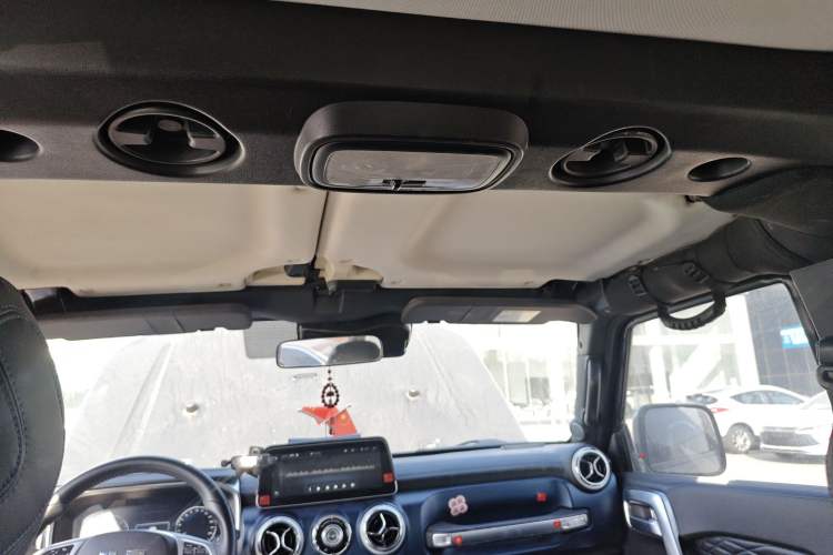 Used  BJ40 2020 2.0T Automatic Four-Wheel Drive Urban Hunter Edition Chivalrous Type