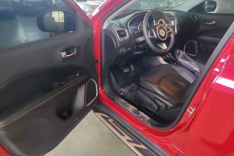 Used  Compass 2017 200T Automatic Family Edition
