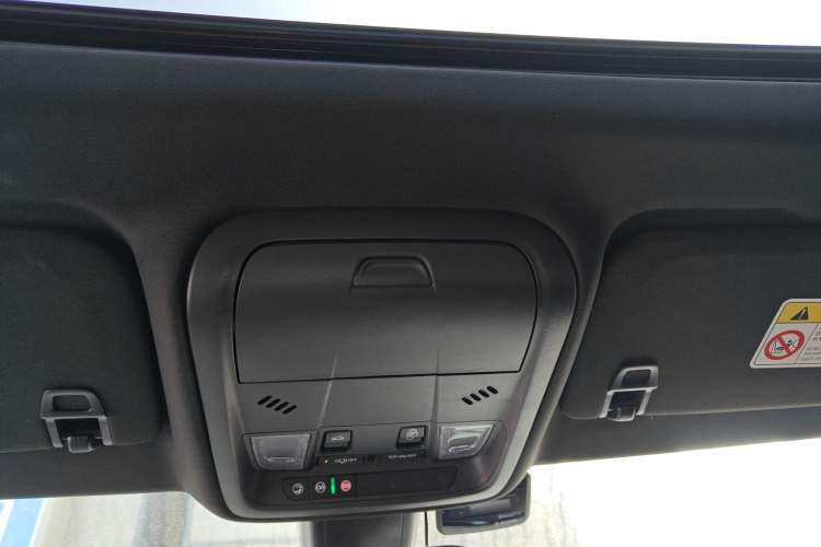 Used Cadillac XT4 2021 28T Two-Wheel Drive Leading Version
