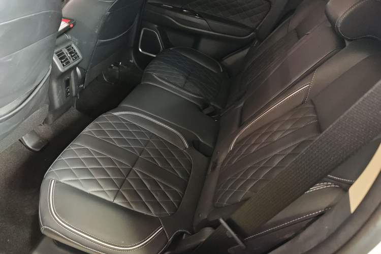 Used Mitsubishi Outlander 2020 2.4L 4x4 Zhi Xiang Edition 5 Seats