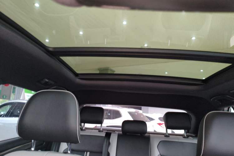 Used Volkswagen T-ROC 2023 300TSI DSG Two-Wheel-Drive Chen Guang Edition
