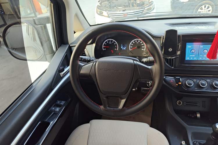 Used FORTHING Lingzhi 2023 M5L 1.6L Base Model 7 Seats
