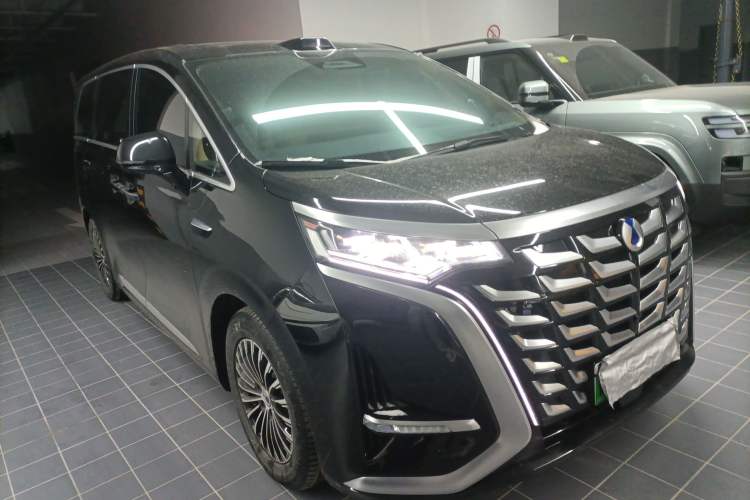 Used Denza D9 2025 DM-i Smart Drive 1020 Four-Wheel Drive Deluxe Model
