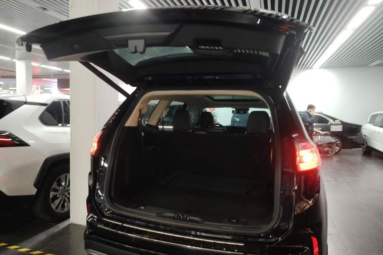 Used Ford Edge 2021 PLUS EcoBoost 245 Two-Wheel-Drive Titanium 7-Seater
