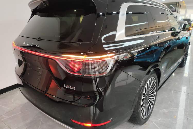 Used Hima AITO M9 2025 Extended-Range Max Version 52 kWh 6-Seater Edition
